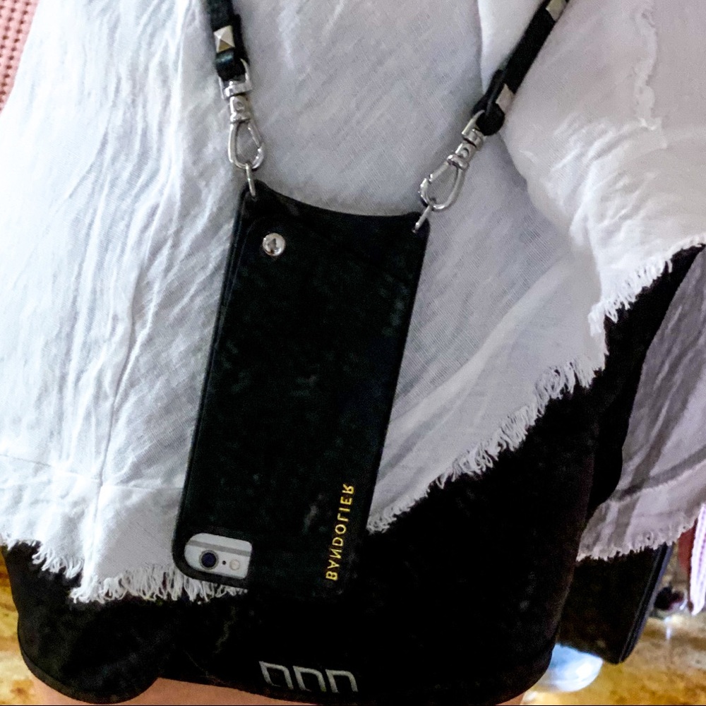 Pebble Leather Crossbody Black/Silver iPhone case